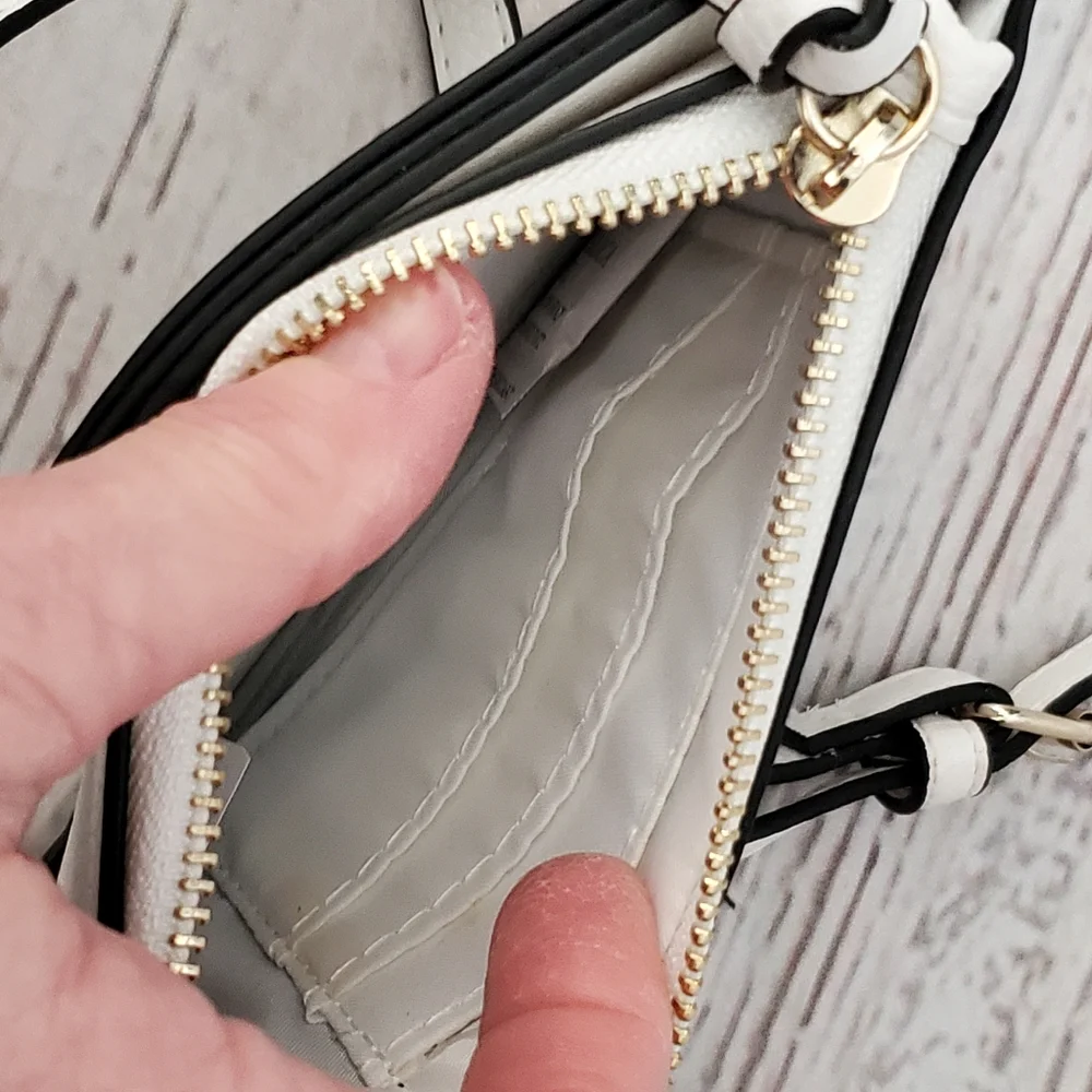 No Boundaries recycled materials women's crossbody phone wallet white
